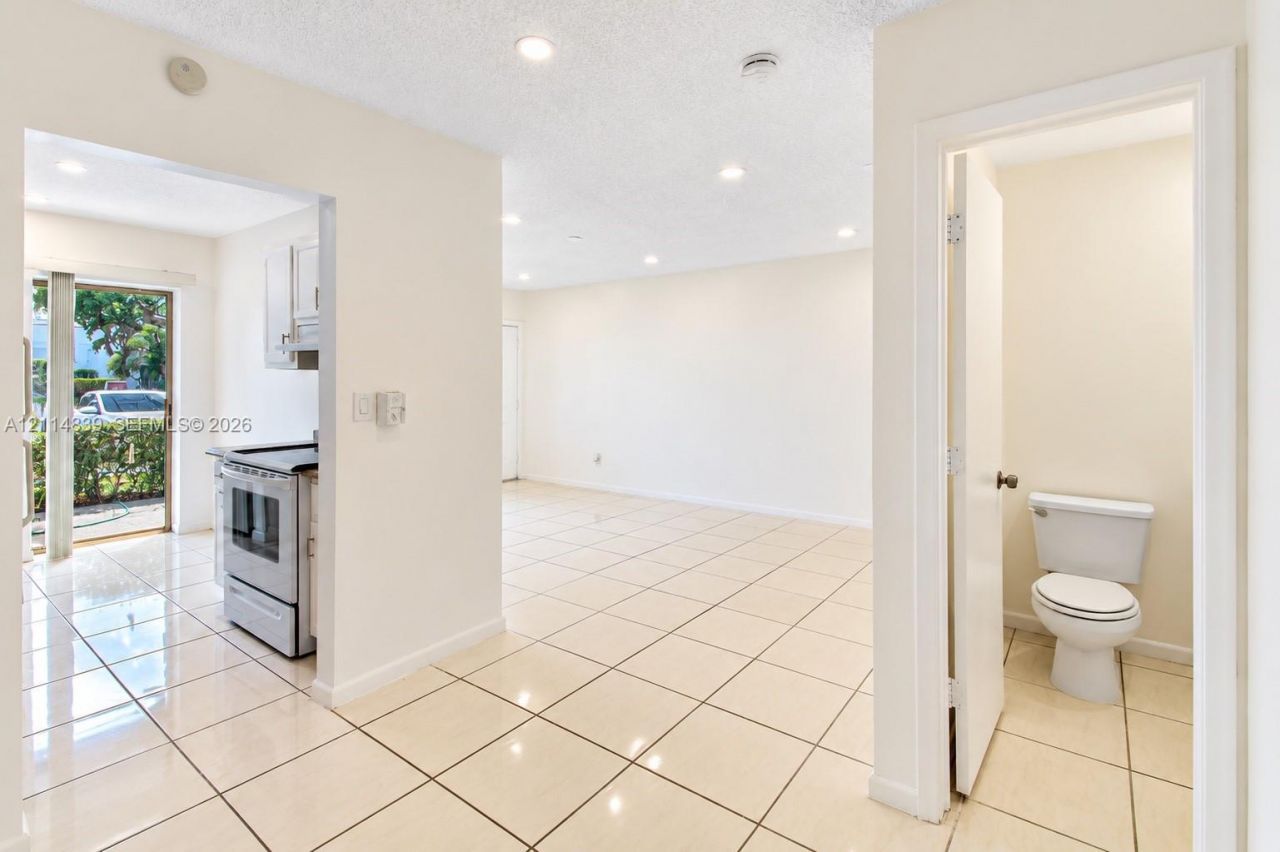 3000 NW 5th Ter , Unit 131, Pompano Beach, FL 33064 Photo