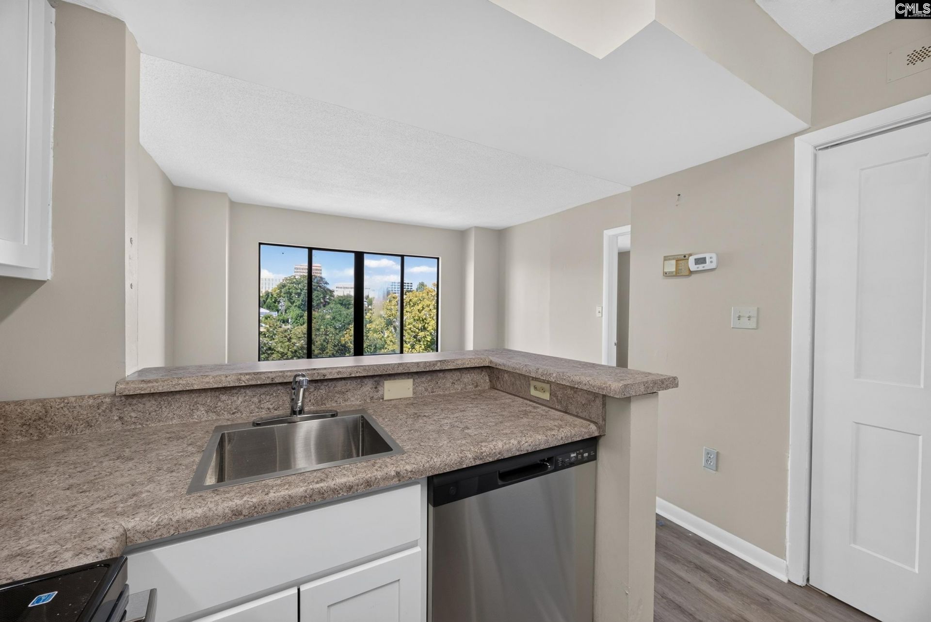 1600 Park Circle  Photo 4