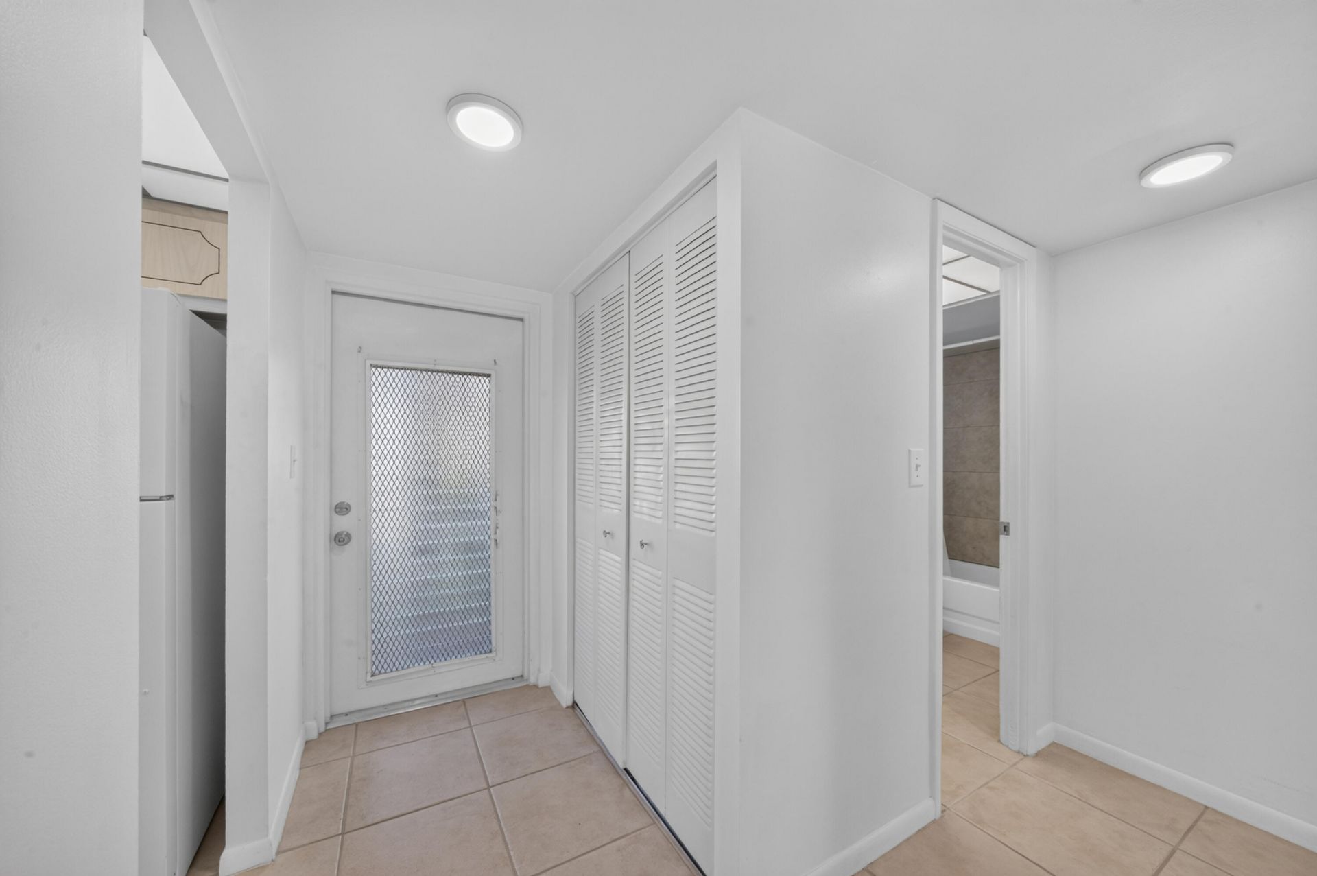 9281 Sunrise Lakes Boulevard, Unit 107, Sunrise, FL 33322 Photo
