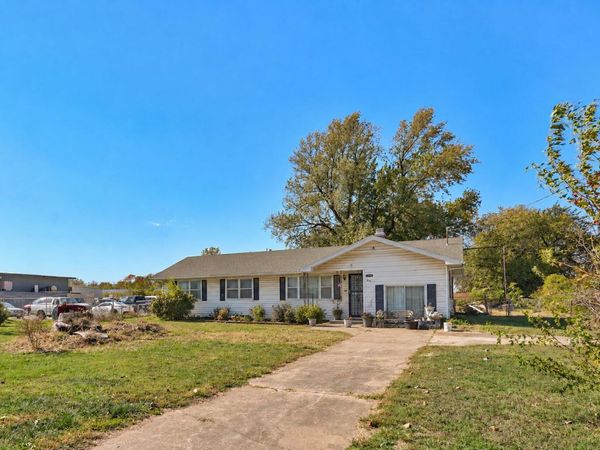 1100 N Farm Rd 123 , Springfield, MO 65802
