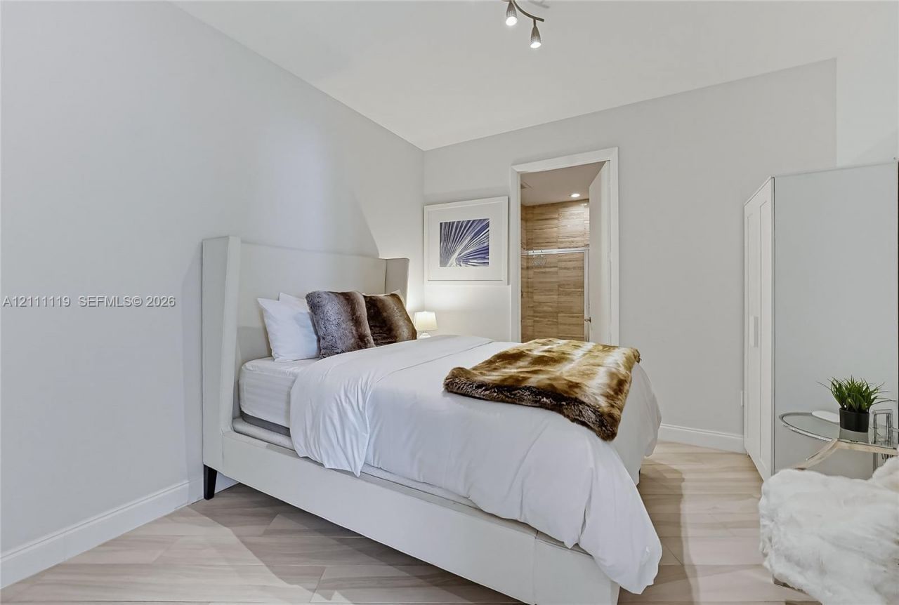 15901 Collins Ave , Unit 3907, Sunny Isles Beach, FL 33160 Photo