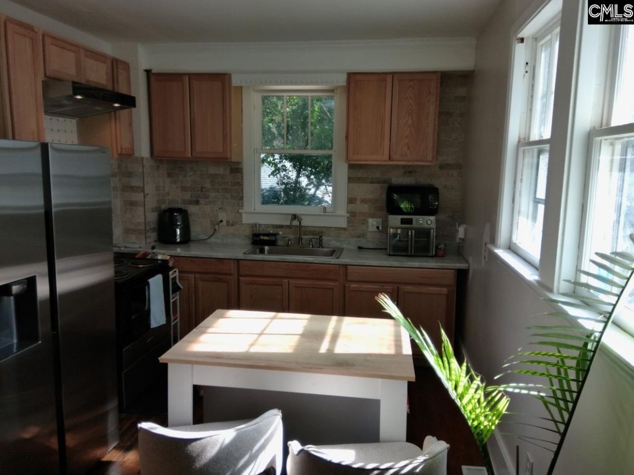 926 Johnson Avenue  Photo 5
