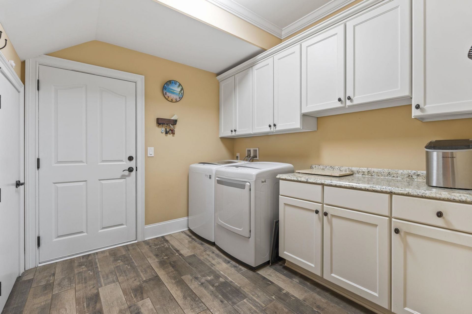 1703 East Island Dr. Photo 46