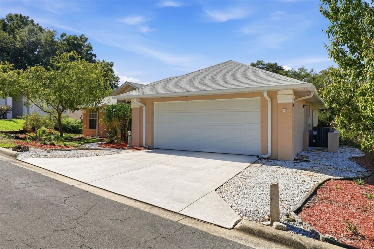 600 Huron Place , Mount Dora, FL 32757 Photo