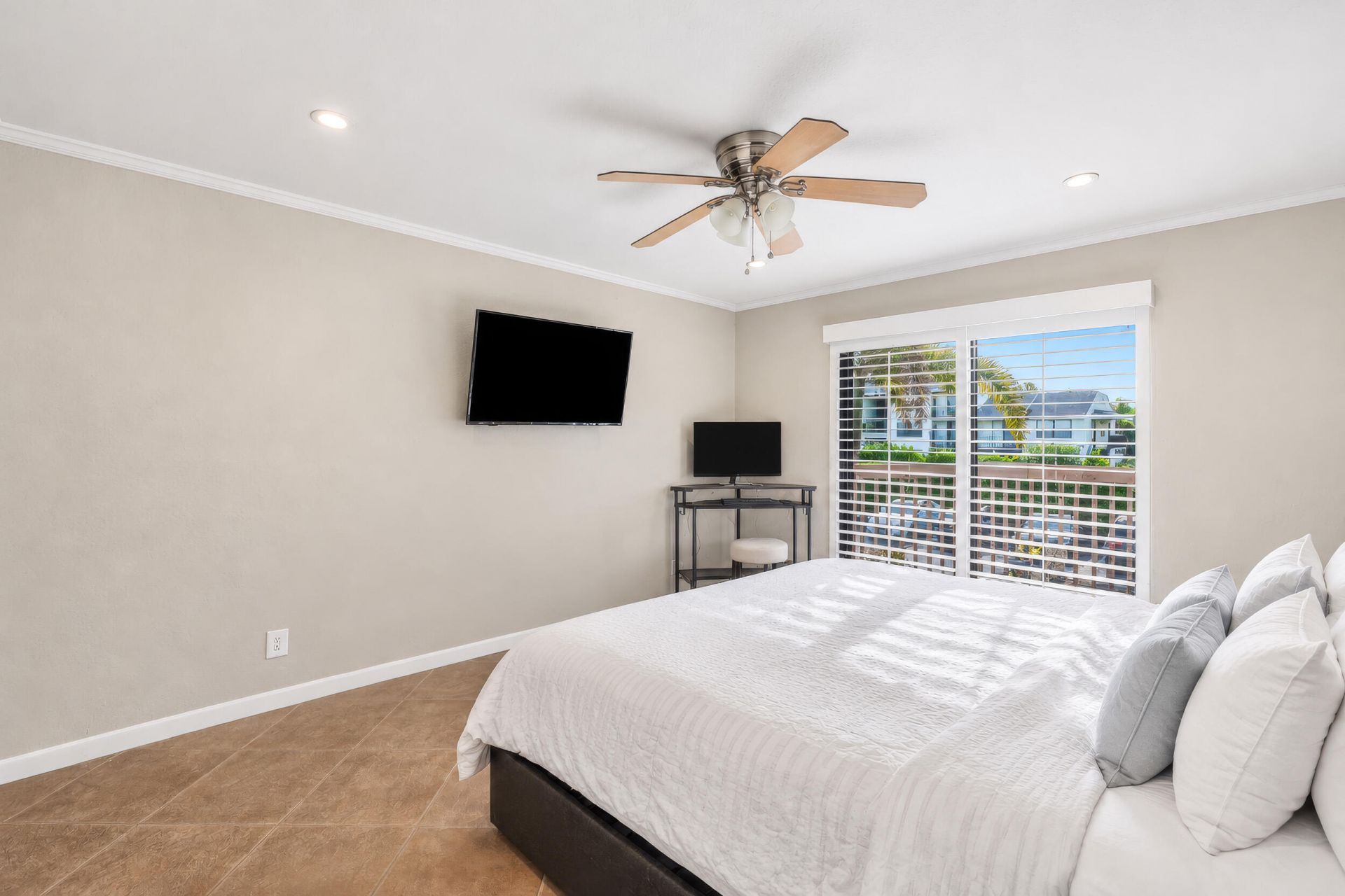 616 Executive Center Drive, Unit 206, West Palm Beach, FL 33401 Photo