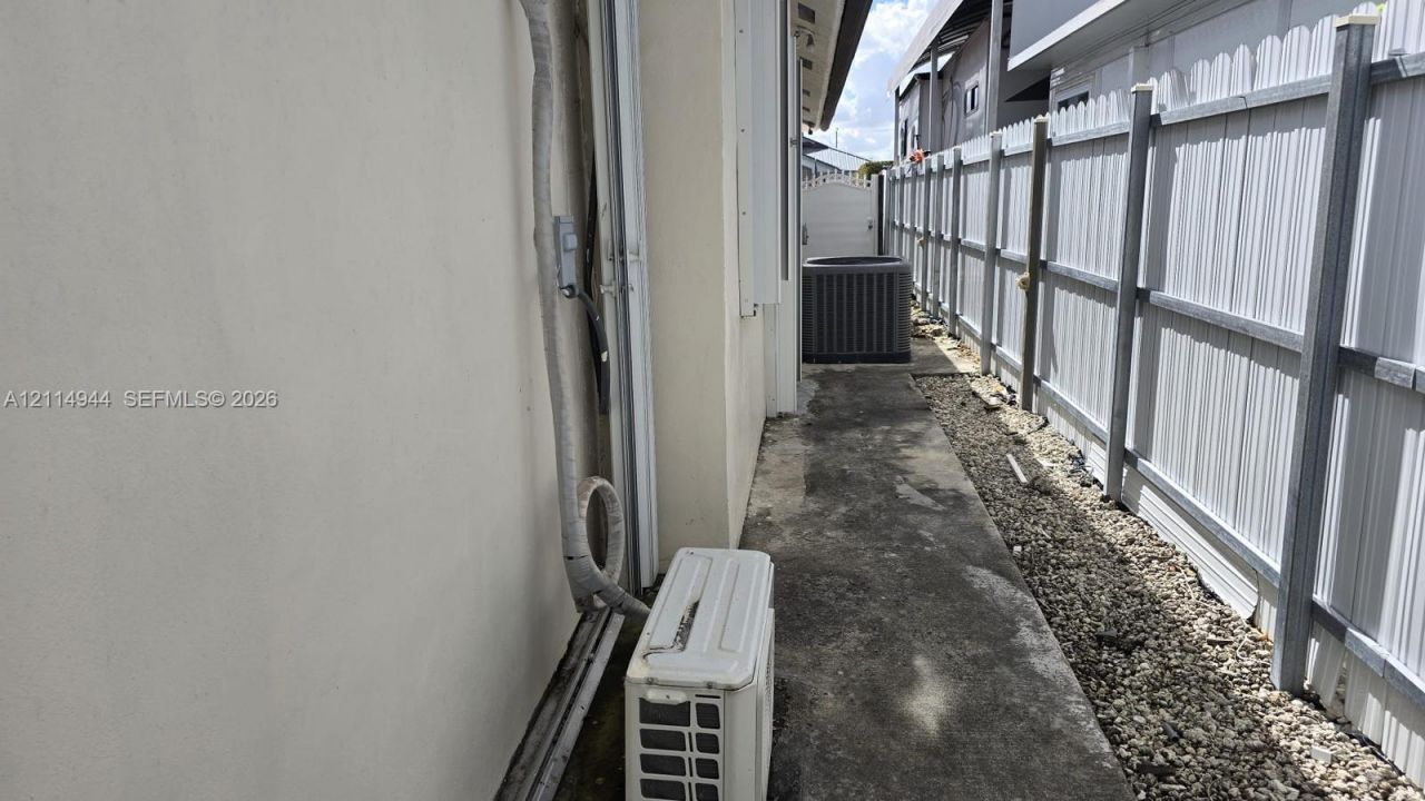 10021 NW 127th Ter, Hialeah Gardens, FL 33018 Photo