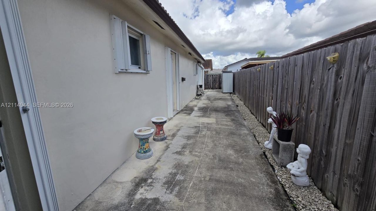 10021 NW 127th Ter, Hialeah Gardens, FL 33018 Photo