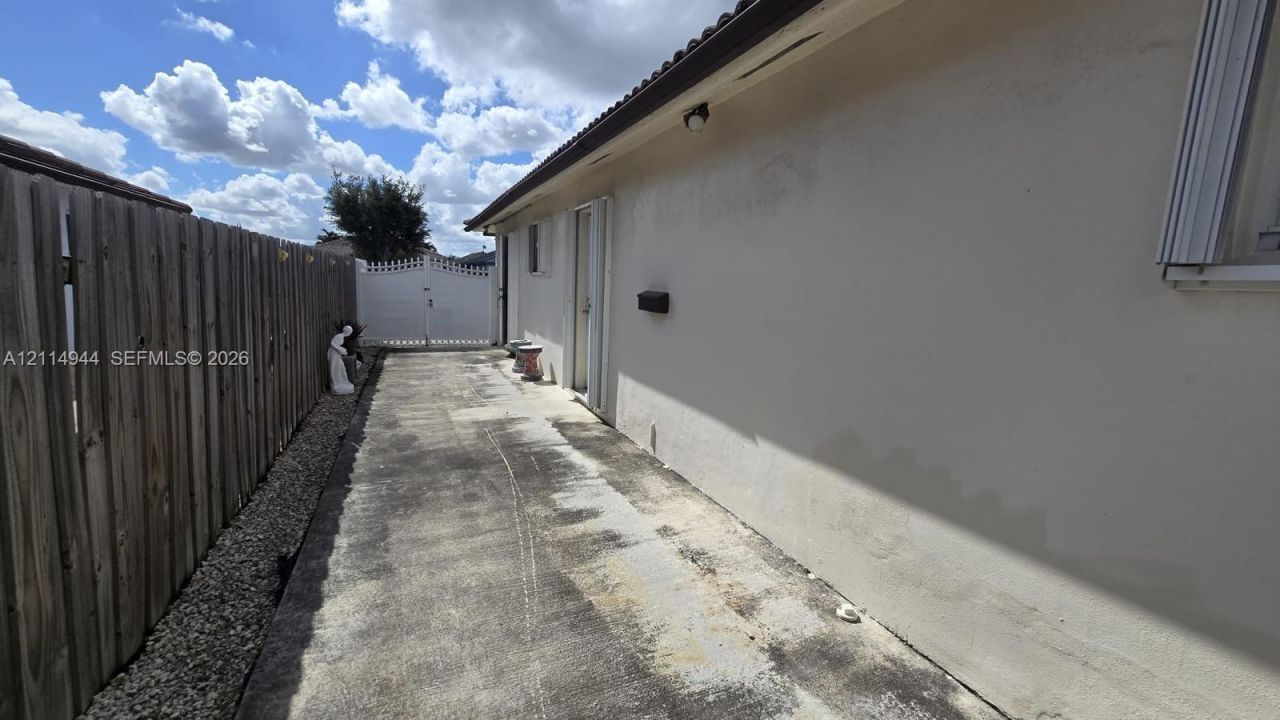 10021 NW 127th Ter, Hialeah Gardens, FL 33018 Photo
