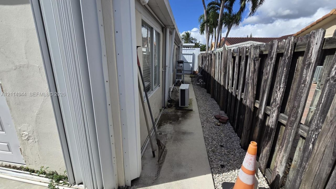 10021 NW 127th Ter, Hialeah Gardens, FL 33018 Photo