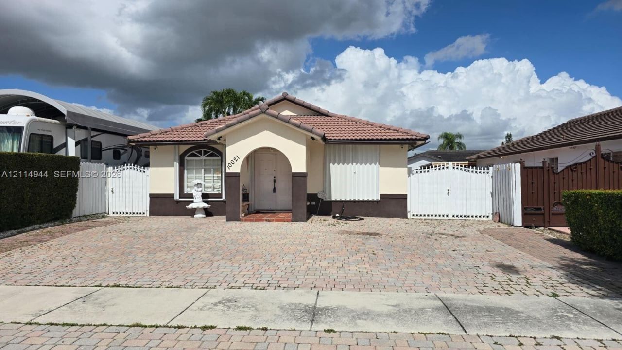 10021 NW 127th Ter, Hialeah Gardens, FL 33018 Photo