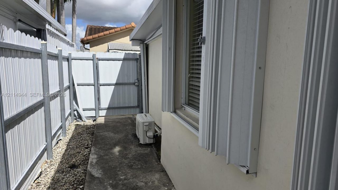10021 NW 127th Ter, Hialeah Gardens, FL 33018 Photo