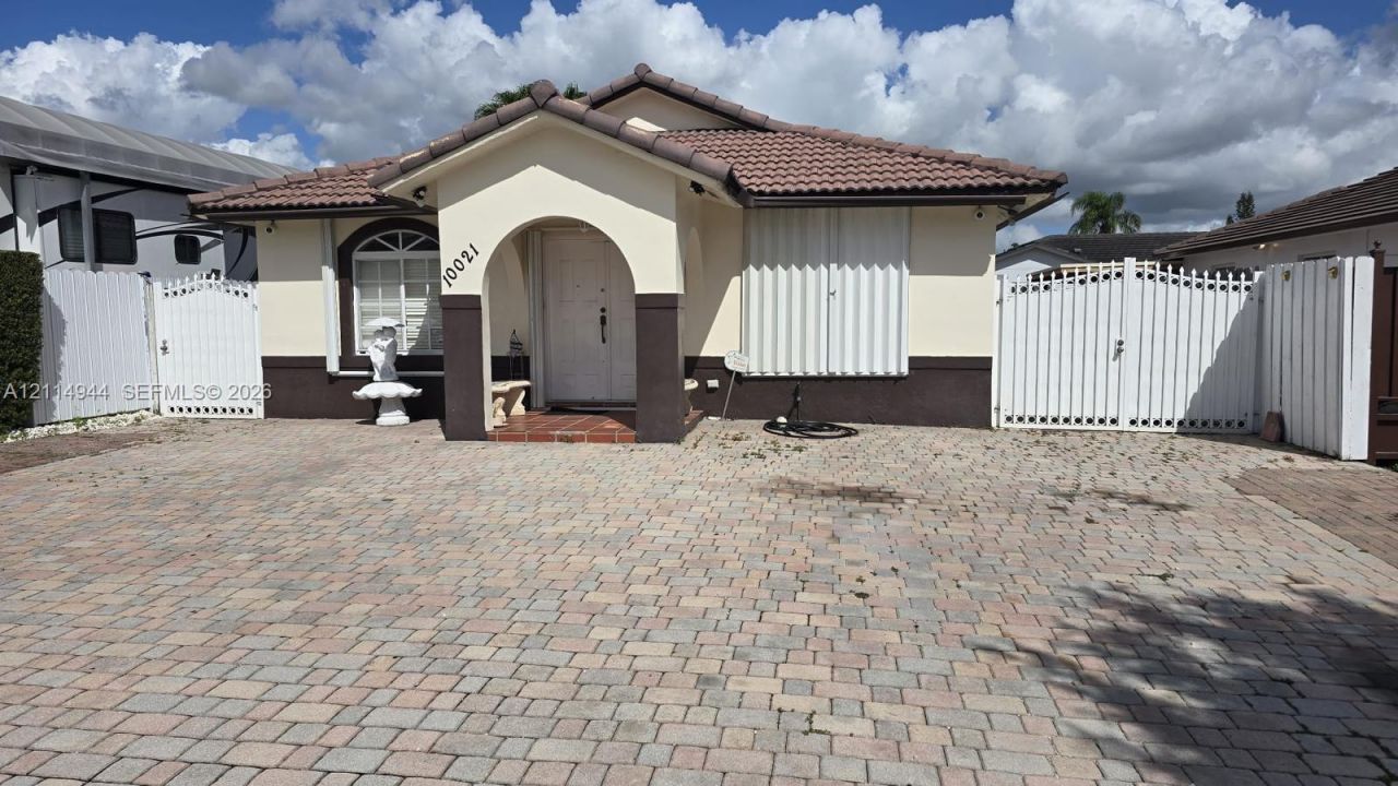 10021 NW 127th Ter, Hialeah Gardens, FL 33018 Photo