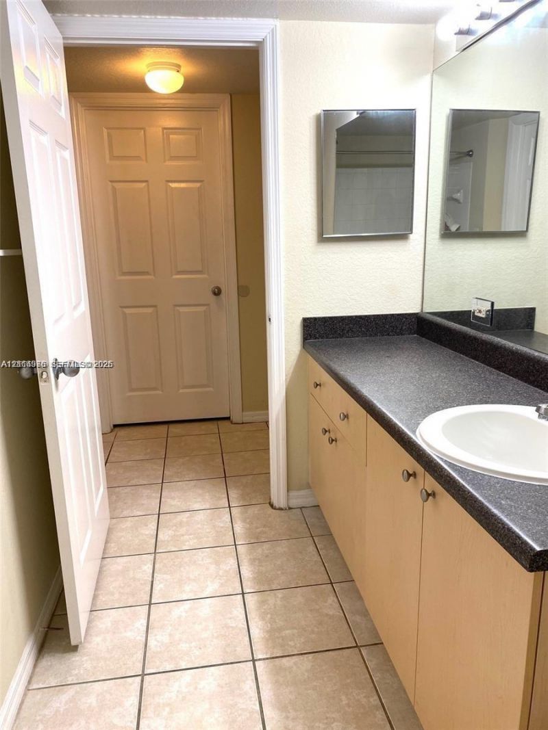 2564 Centergate Dr, Unit 304, Miramar, FL 33025 Photo