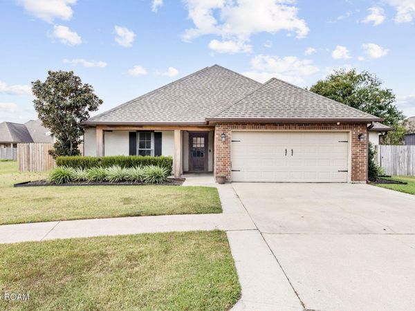 306 Papa Joe Drive , Broussard, LA 70518
