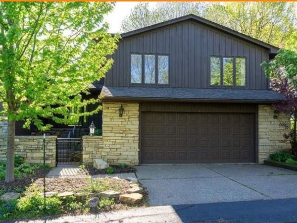 6401 Utica Ridge Road , Unit 22, Davenport, IA 52807