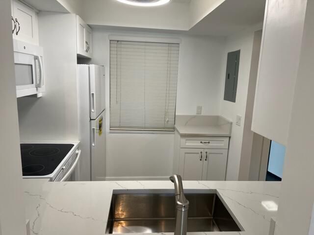128 Lehane Terrace, Unit 204, North Palm Beach, FL 33408 Photo