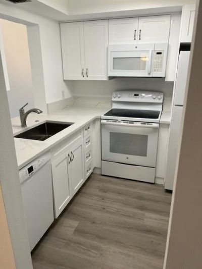 128 Lehane Terrace, Unit 204, North Palm Beach, FL 33408 Photo