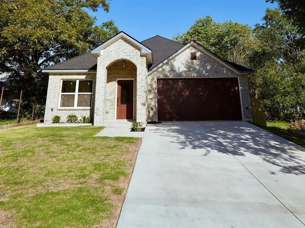 406 E Belknap Street , Ennis, TX 75119