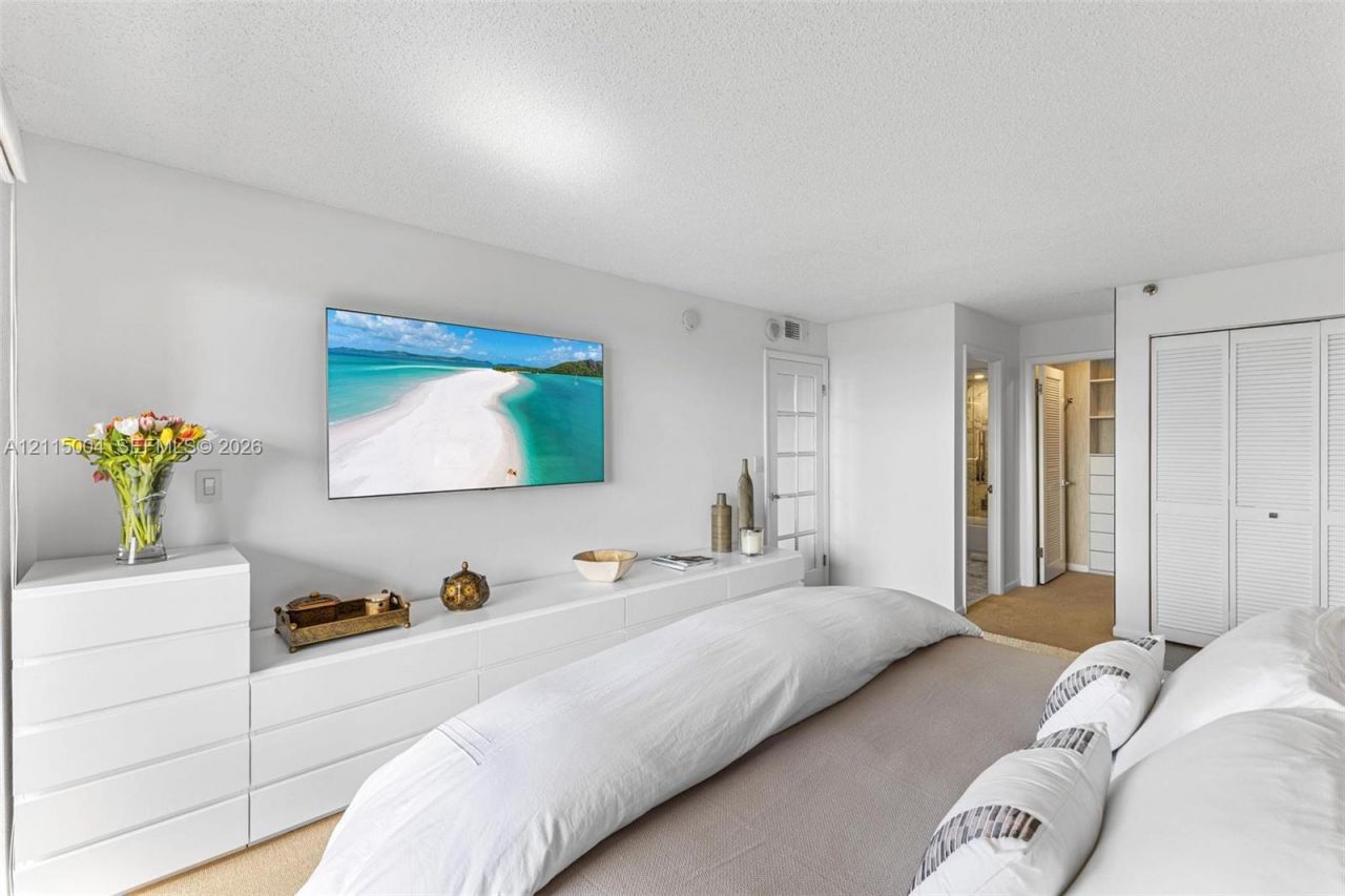 2555 Collins Ave , Unit 1706, Miami Beach, FL 33140 Photo