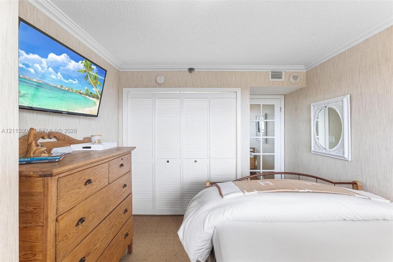 2555 Collins Ave , Unit 1706, Miami Beach, FL 33140 Photo