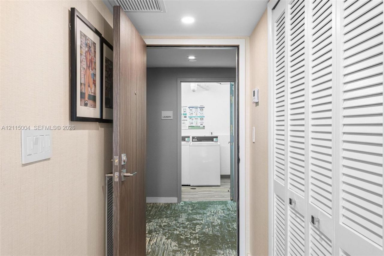 2555 Collins Ave , Unit 1706, Miami Beach, FL 33140 Photo