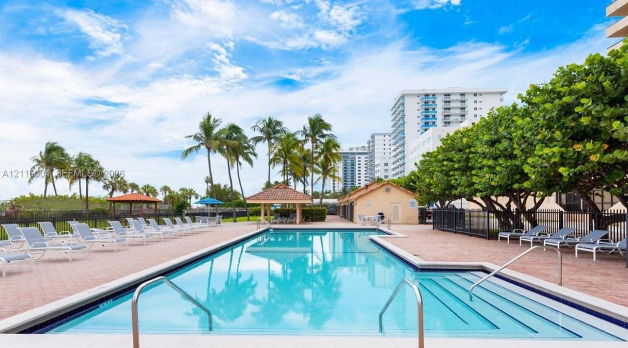 2555 Collins Ave , Unit 1706, Miami Beach, FL 33140 Photo