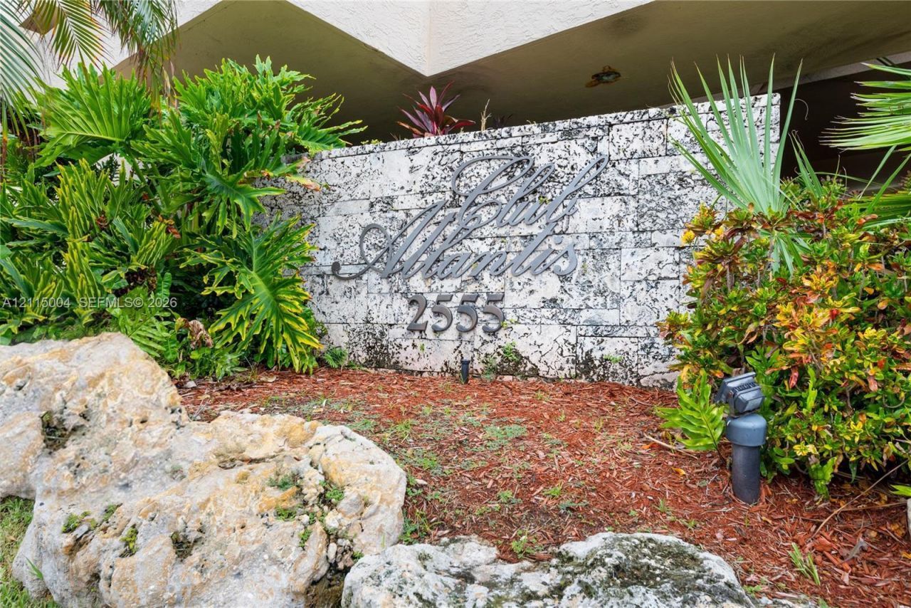 2555 Collins Ave , Unit 1706, Miami Beach, FL 33140 Photo
