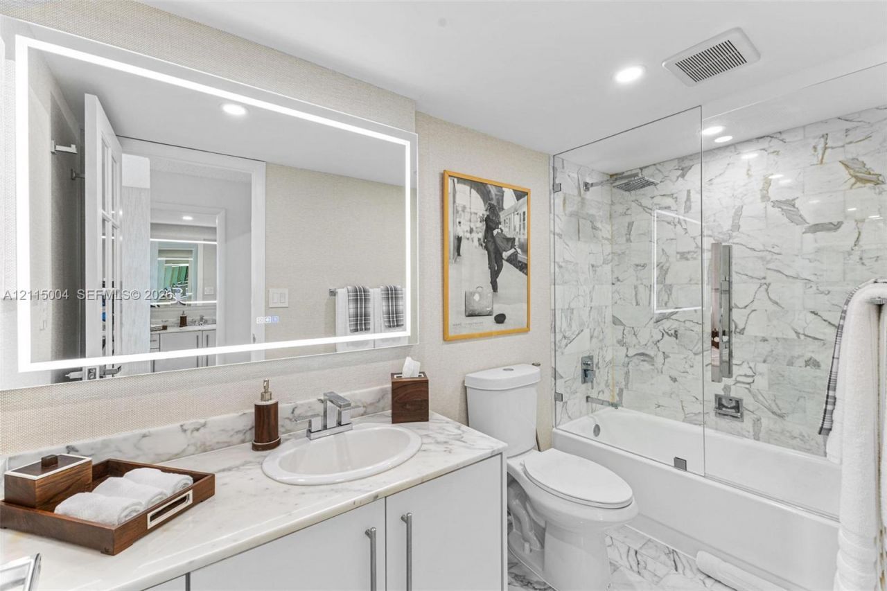 2555 Collins Ave , Unit 1706, Miami Beach, FL 33140 Photo