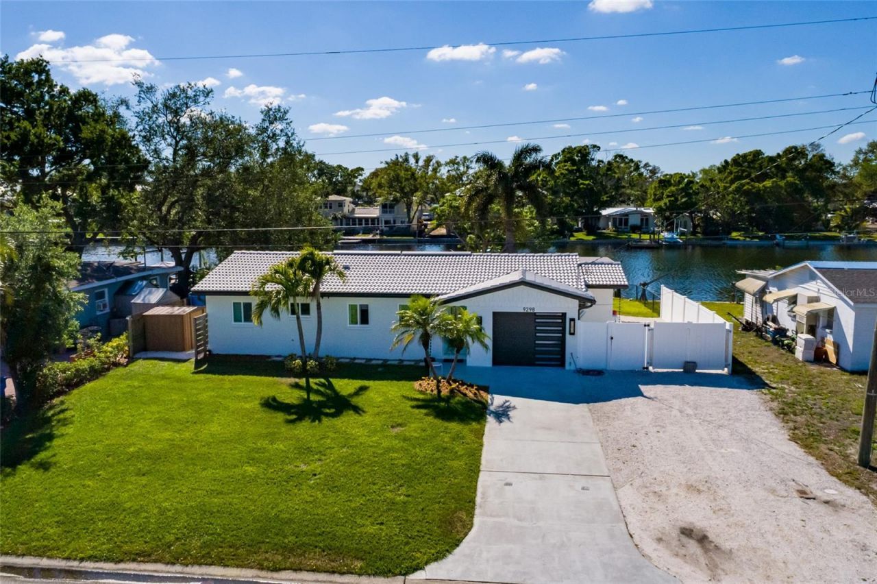 9298 Sun Isle Drive Ne, Saint Petersburg, FL 33702 Main Photo