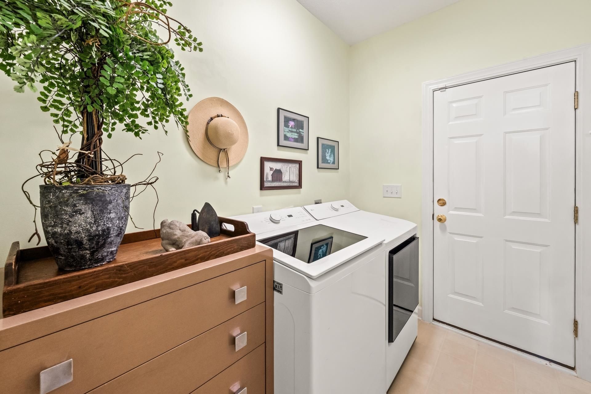 110 Hartley Pl.  Photo 21