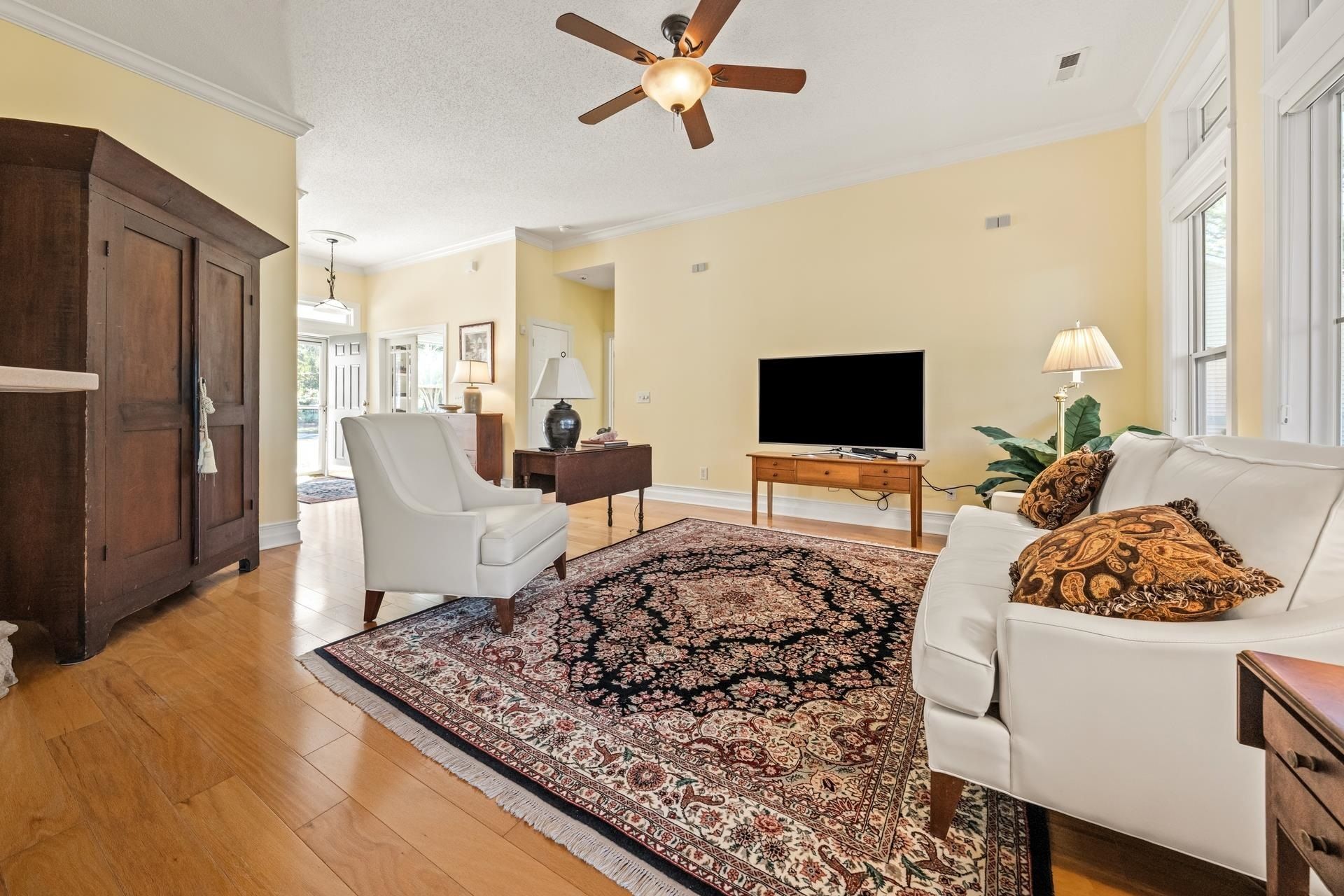 110 Hartley Pl.  Photo 5
