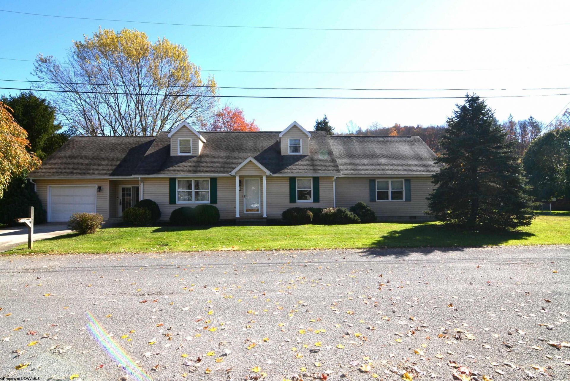 182 Brownlow Avenue, Grafton, WV 26354 Main Photo
