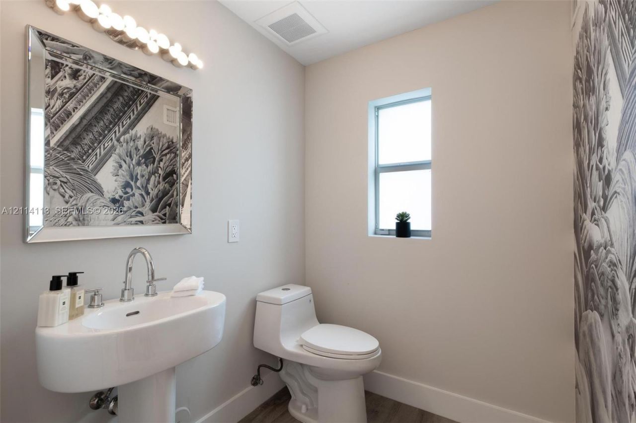 5386 Alton Rd , Miami Beach, FL 33140 Photo