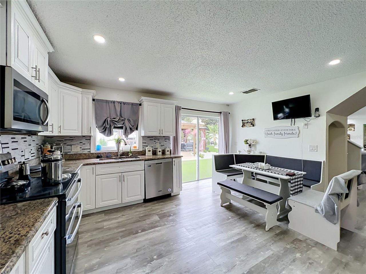 3275 Amberley Park Circle , Kissimmee, FL 34743 Photo