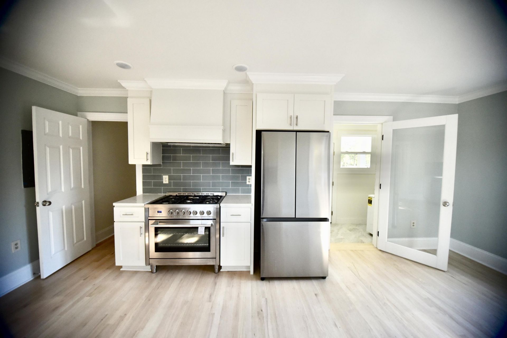 5068 Victoria Avenue Photo 10