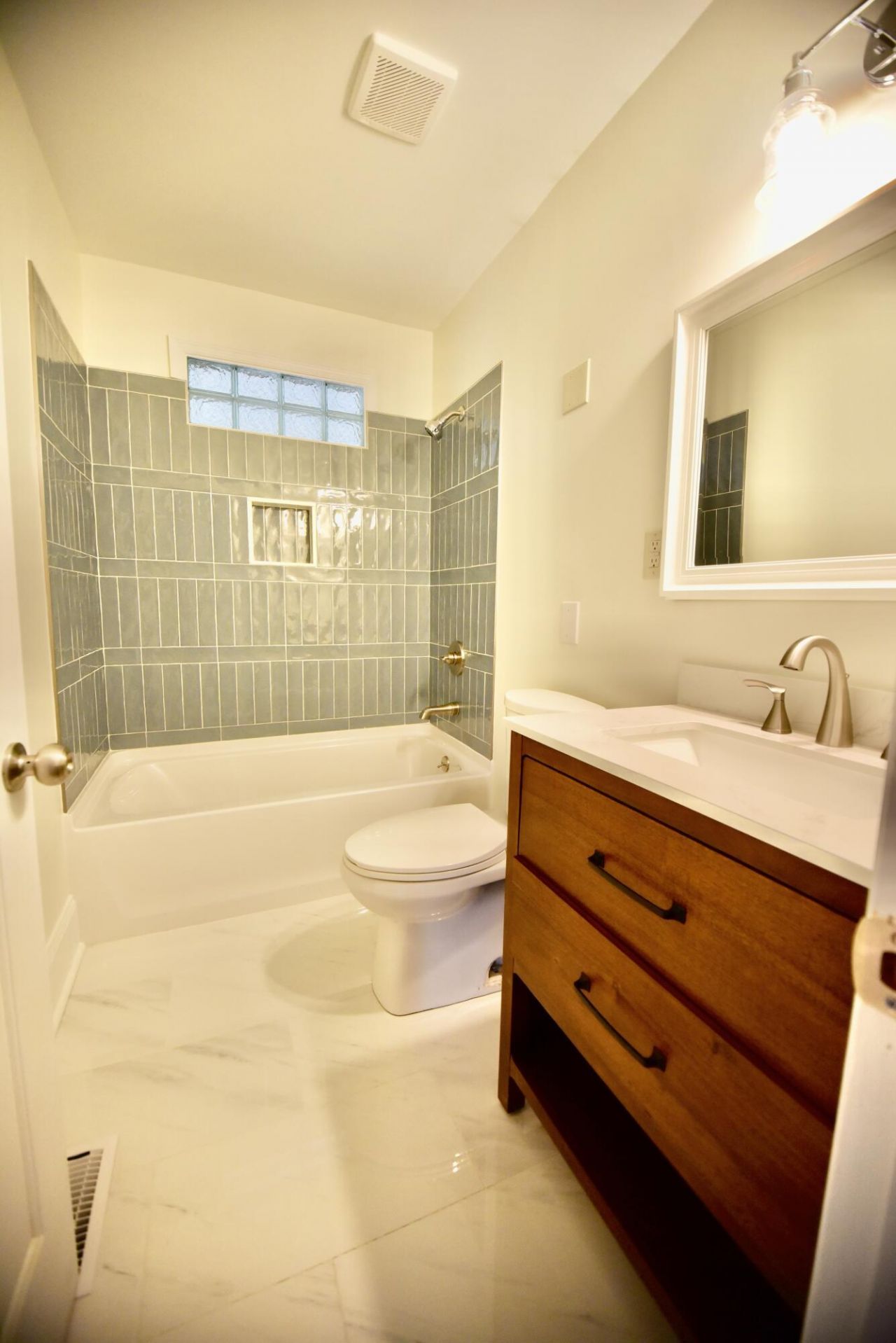 5068 Victoria Avenue Photo 16