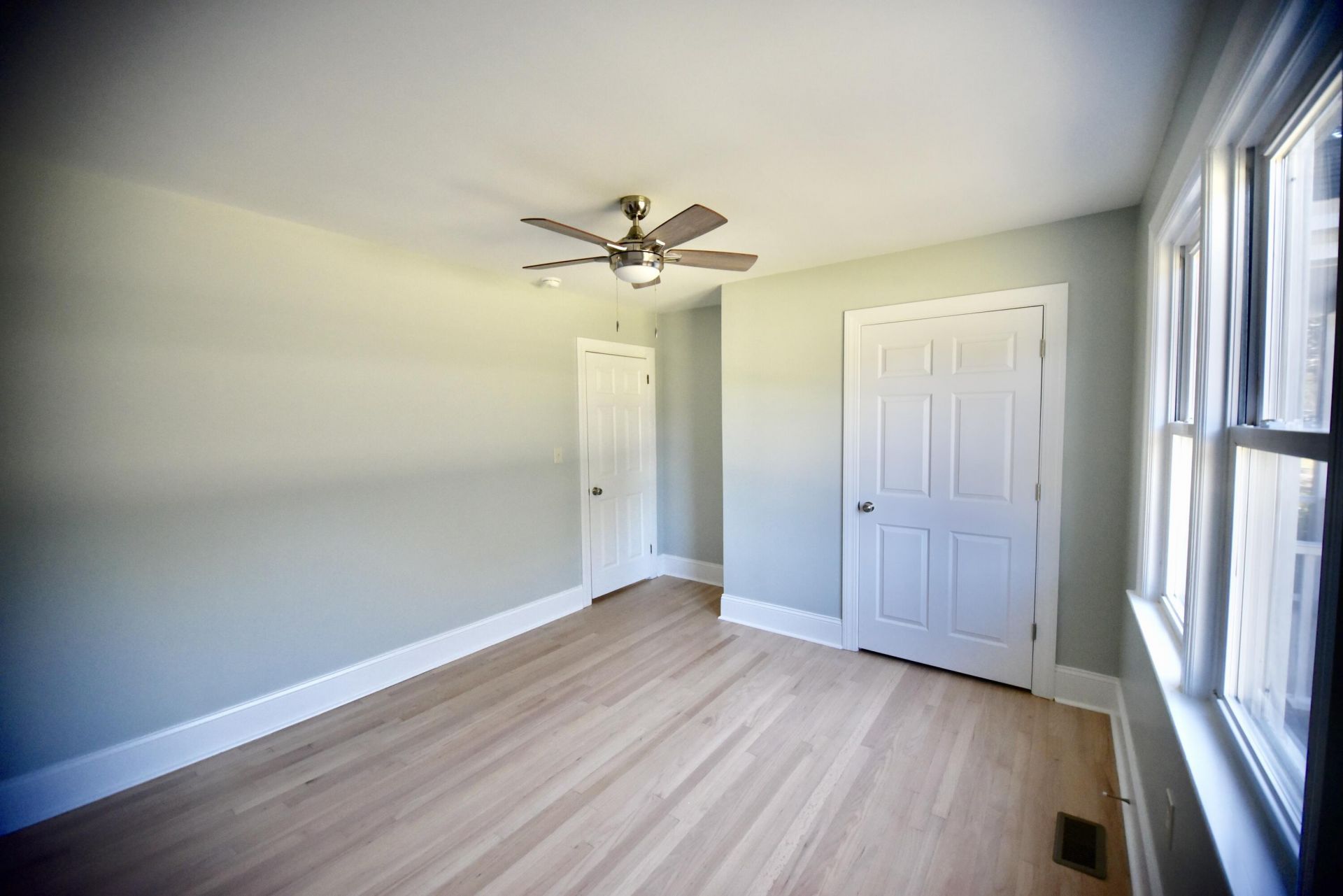 5068 Victoria Avenue Photo 20