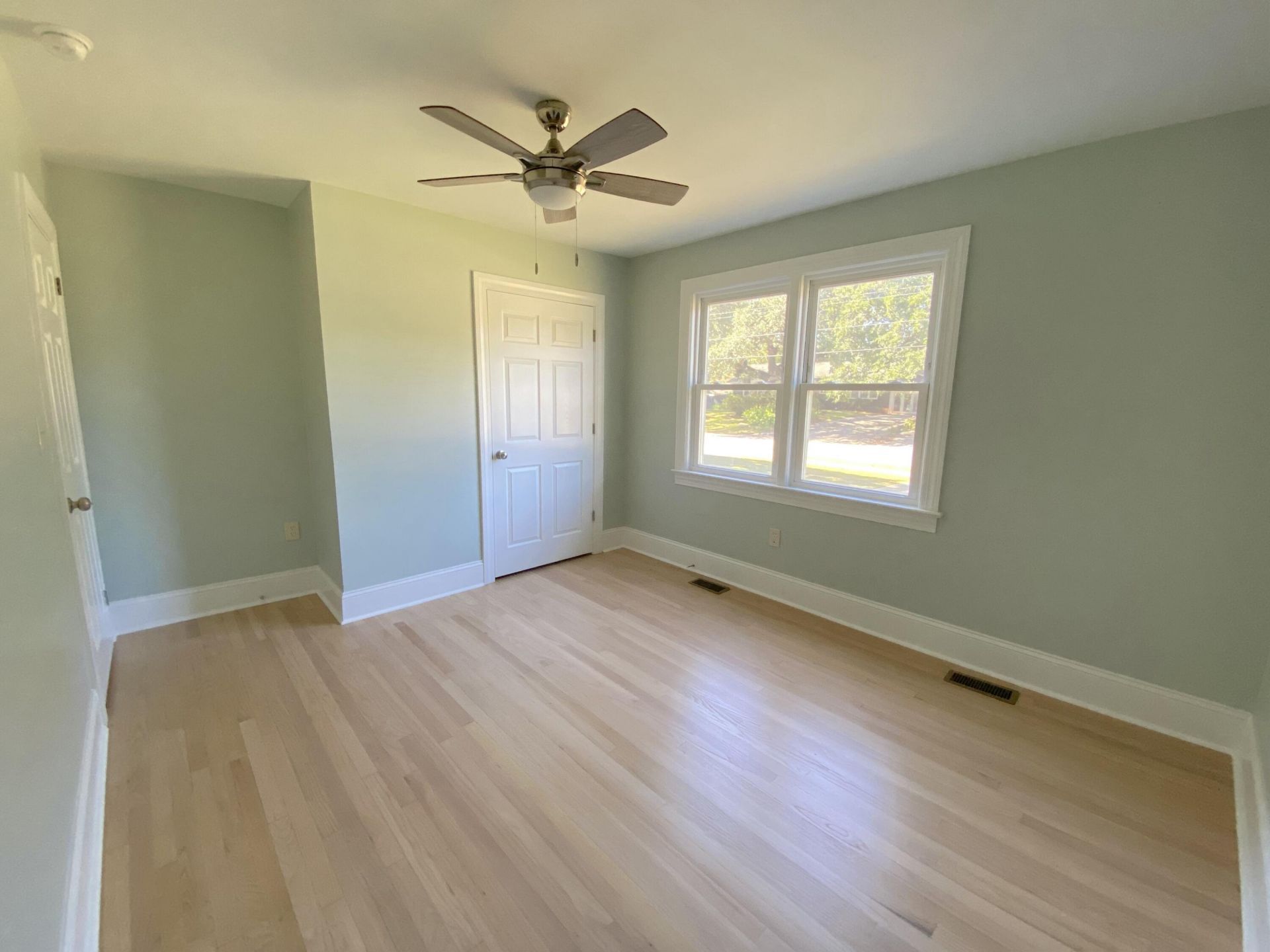 5068 Victoria Avenue Photo 22