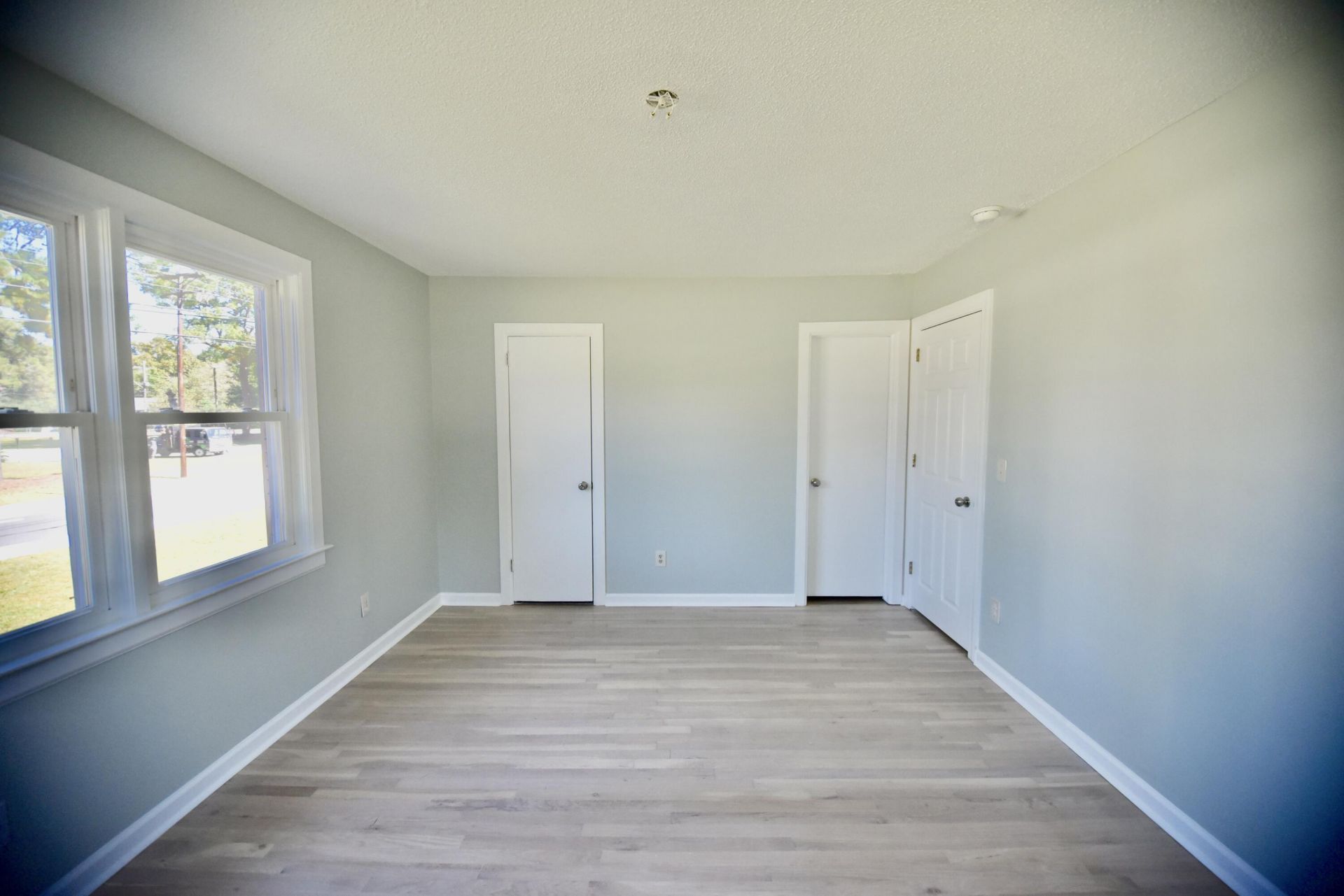 5068 Victoria Avenue Photo 23