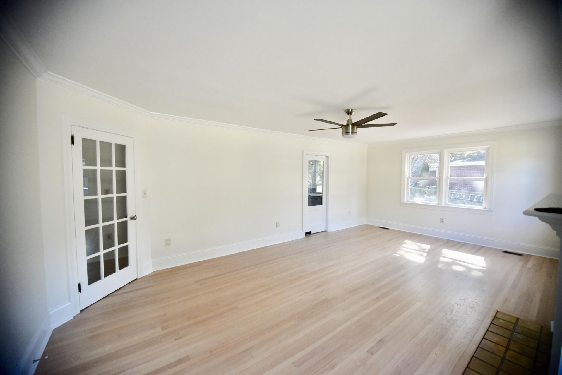 5068 Victoria Avenue Photo 4