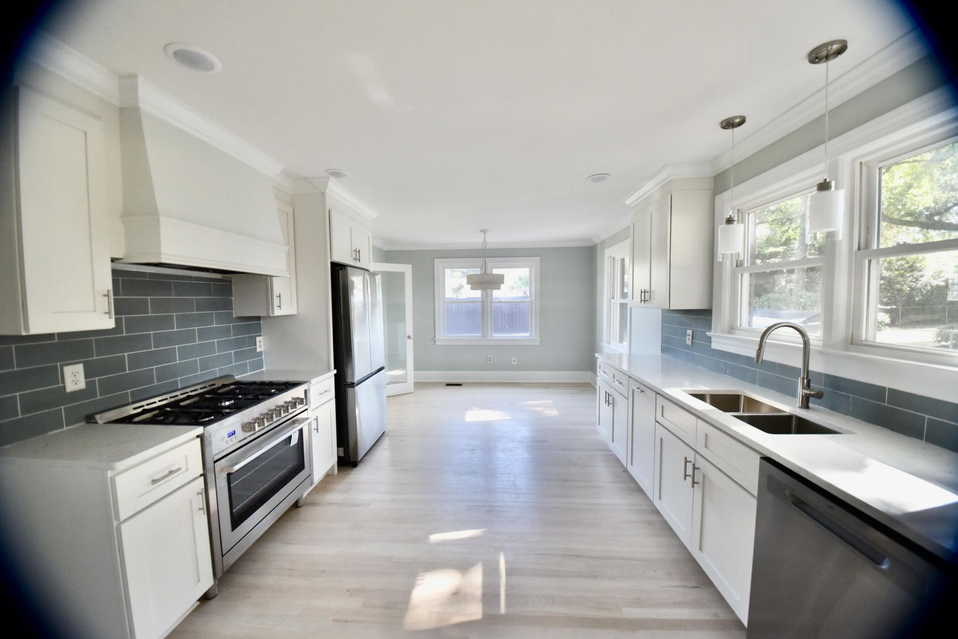 5068 Victoria Avenue Photo 8