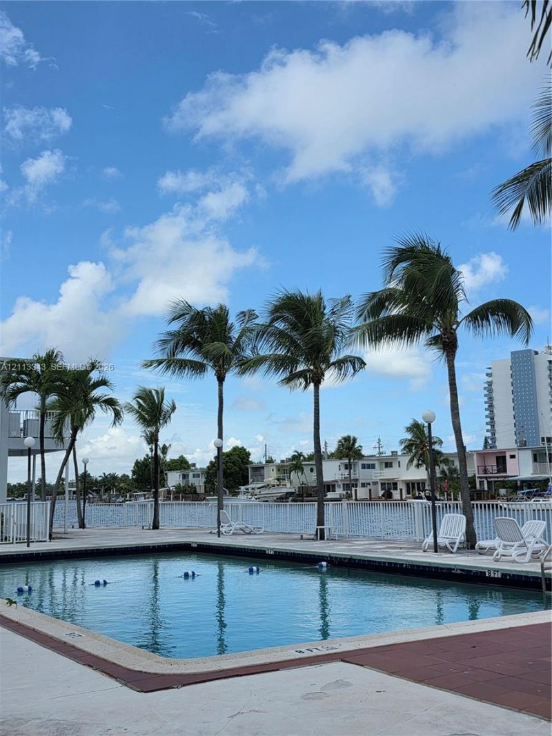 7207 Bay Dr , Unit 2, Miami Beach, FL 33141 Photo