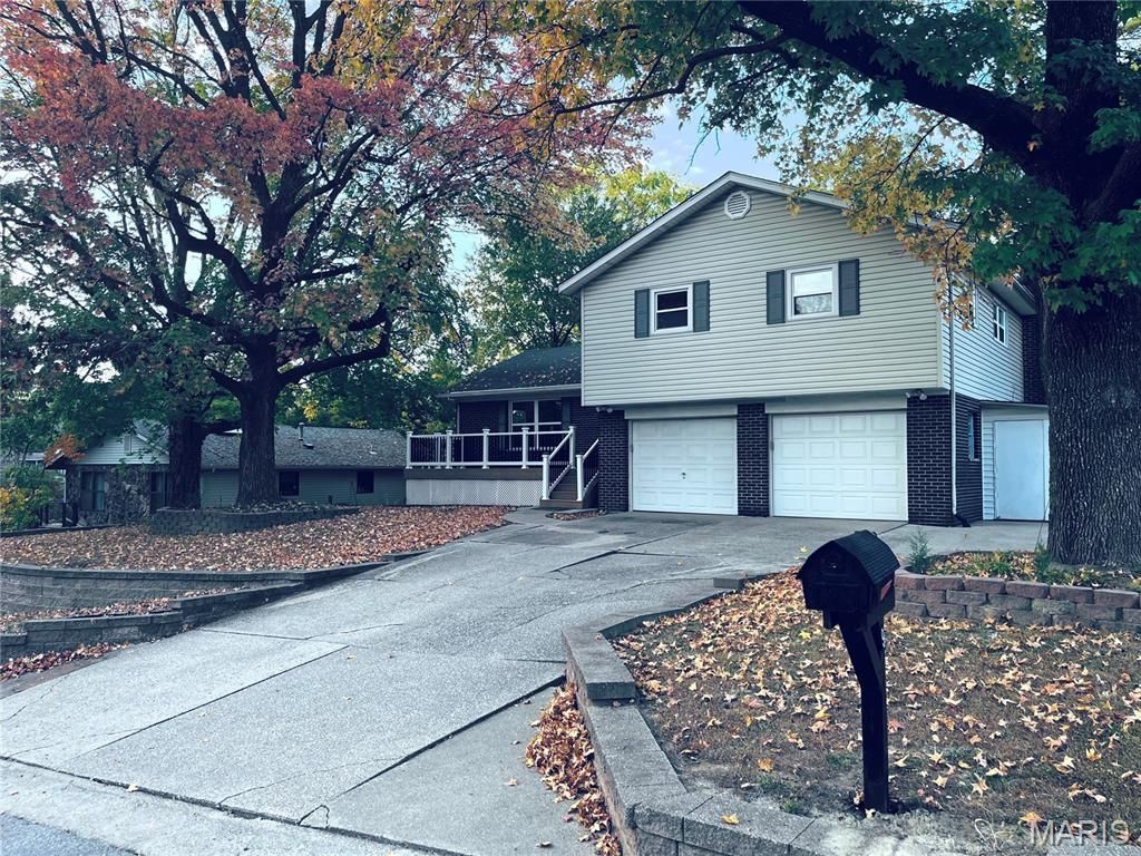 9 Weslake Drive , Fairview Heights, IL 62208 Main Photo
