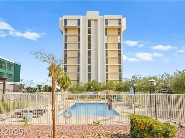3930 University Center Drive , Unit 402, Las Vegas, NV 89119