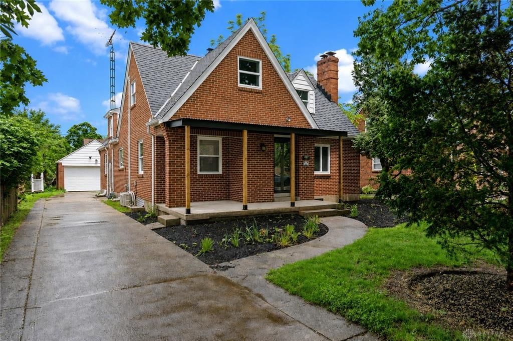 407 Dellwood Avenue, Oakwood, OH 45419 Main Photo