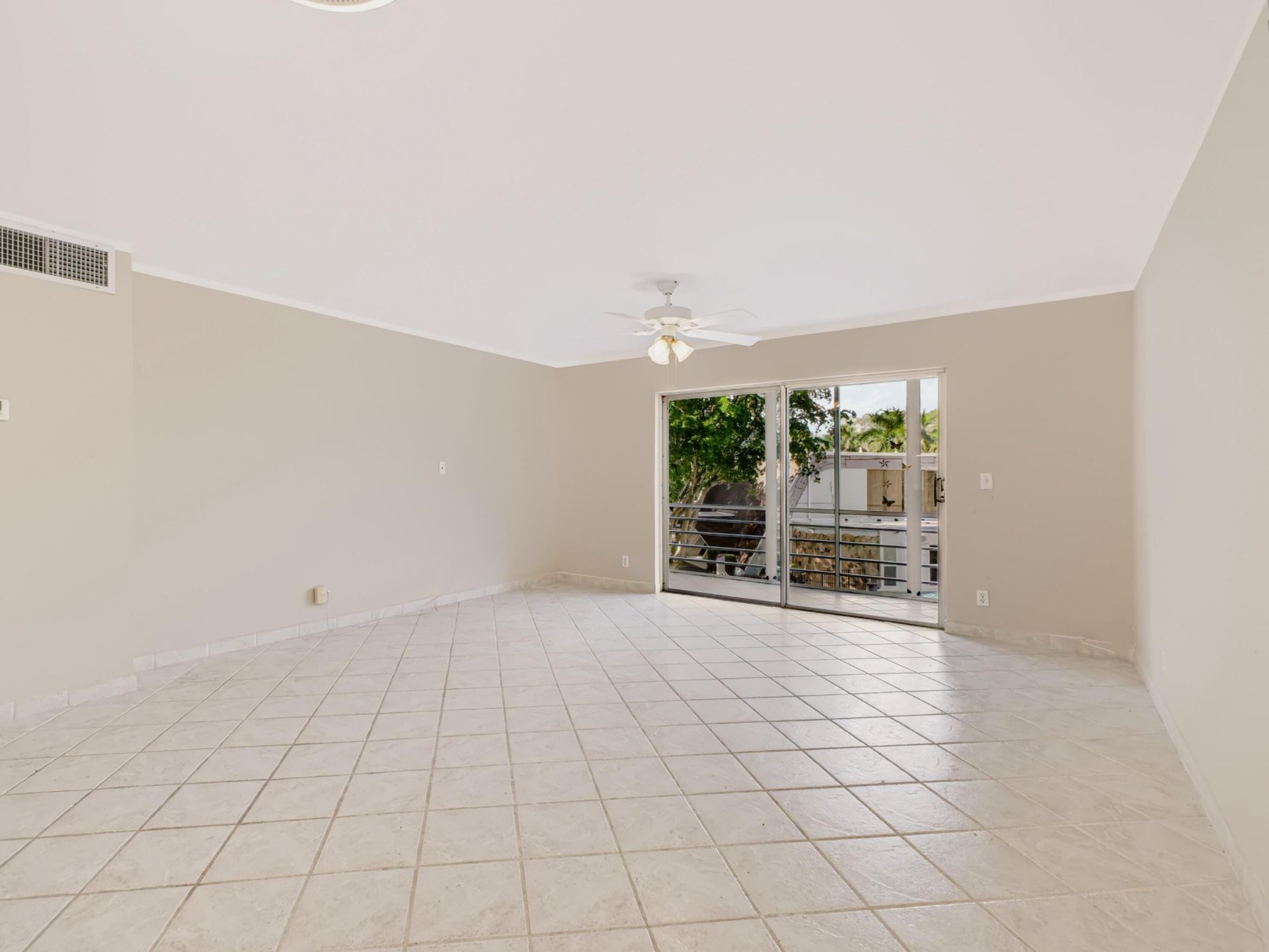 1425 Atlantic Shores Boulevard, Unit 307, Hallandale Beach, FL 33009 Photo