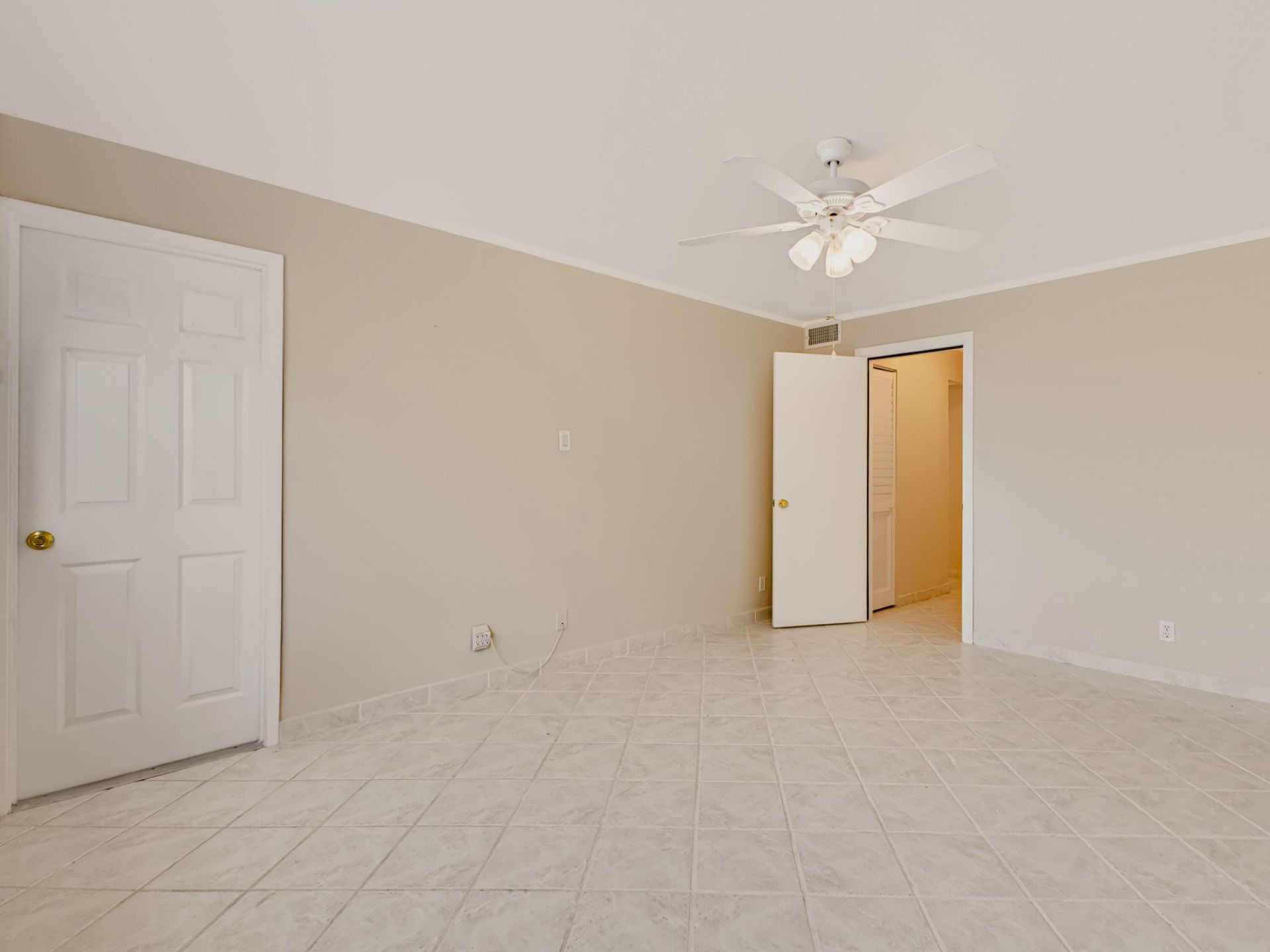 1425 Atlantic Shores Boulevard, Unit 307, Hallandale Beach, FL 33009 Photo