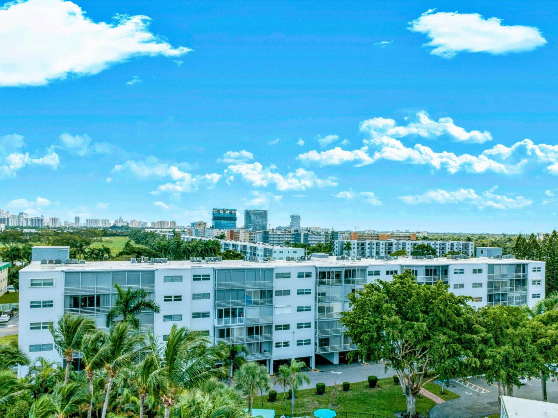 1425 Atlantic Shores Boulevard, Unit 307, Hallandale Beach, FL 33009 Photo