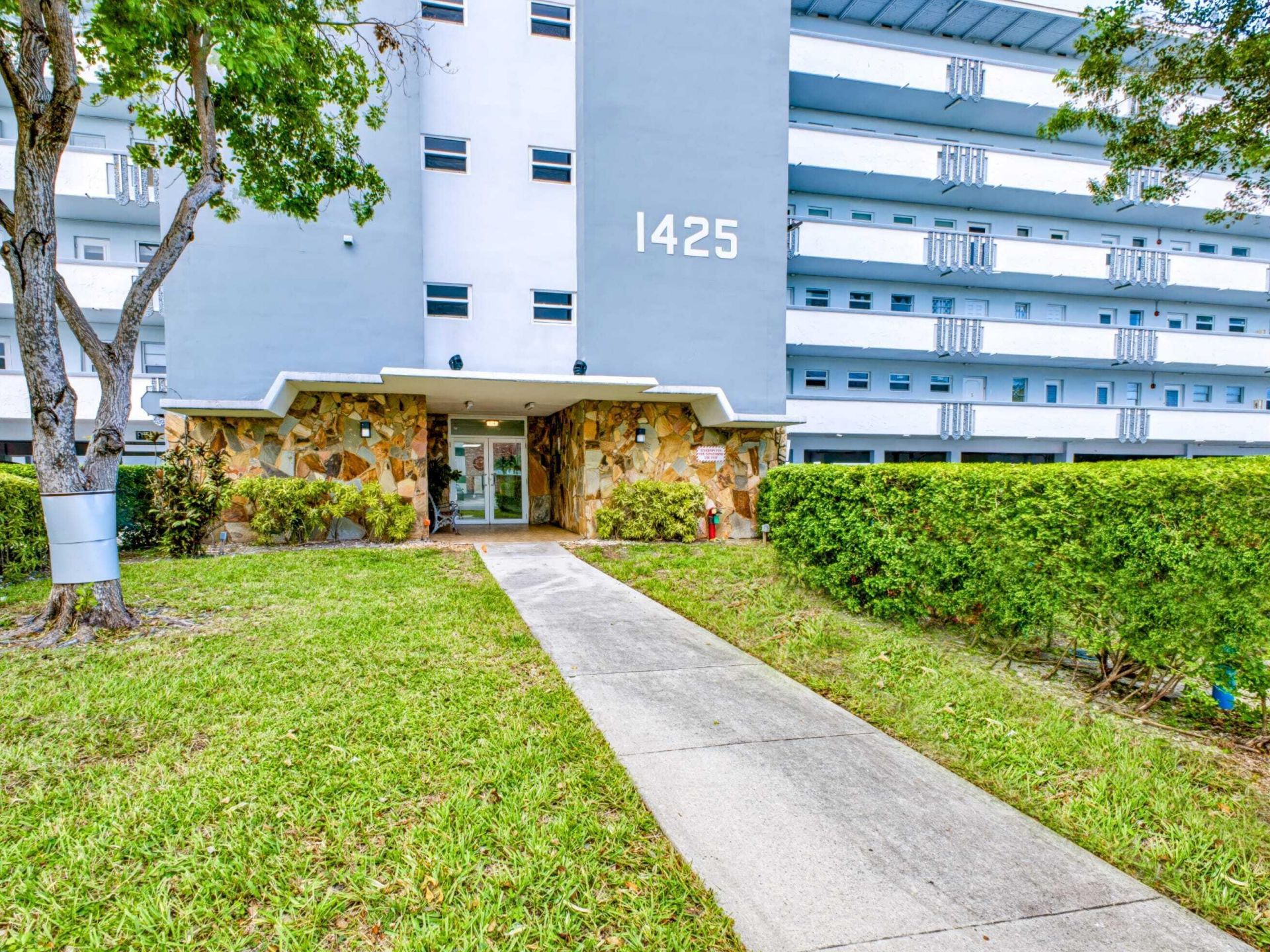 1425 Atlantic Shores Boulevard, Unit 307, Hallandale Beach, FL 33009 Photo