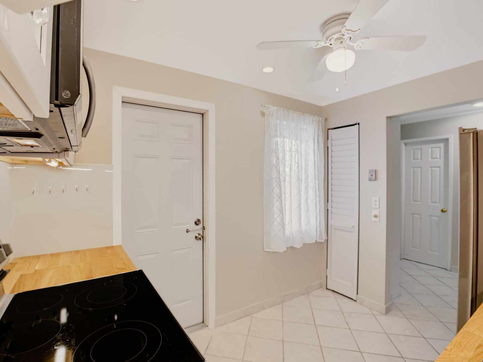 1425 Atlantic Shores Boulevard, Unit 307, Hallandale Beach, FL 33009 Photo